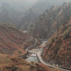 1982-11-01 新潟県魚沼市 奥只見付近の道と橋<br>1982年11月のおじいちゃんとおばあちゃんの新潟旅行