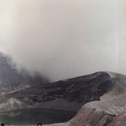 1982-12-01 群馬県吾妻郡草津町 草津白根山 湯釜とおじいちゃん<br>1982年におじいちゃんとおばあちゃんで行った草津