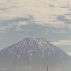 1983-10-01 山梨県南都留郡富士河口湖町 河口湖の湖畔付近からの富士山<br>1983年 おじいちゃんとおばあちゃんの富士五湖旅行