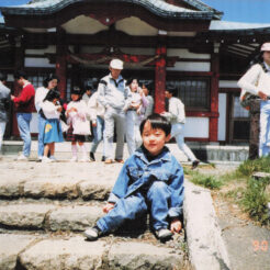 1990-04-29 箱根駒ヶ岳山頂の箱根元宮にいるCOTA<br>箱根駒ヶ岳山頂の箱根元宮にいるCOTA