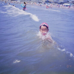 1992-07-30 海で溺れるCOTA<br>波におぼれているCOTA