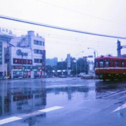 1994-11-05 大鳥居 地下化工事切り替え直前 踏切を渡る京急電車1000形<br>京急大鳥居駅付近地下化工事の直前（前日？）