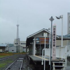 2006-08-16 08-35-51稚内駅 日本最北端の駅<br>稚内駅のホームを北端から