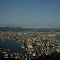 2007-09-23 16-17-52函館山からの昼の景色<br>東北新幹線と東北本線で函館へ