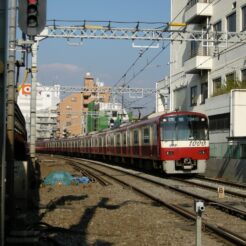 2007-11-04 14-03-45 京急蒲田駅付近連続立体交差事業に向けて曲線緩和工事中の雑色・六郷土手間<br>京急蒲田駅付近連続立体交差事業と街の移り変わり