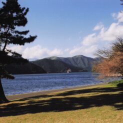 2007-11-01 箱根 芦ノ湖の景色<br>芦ノ湖と船