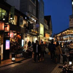 2007-12-16 16-51-13酢クリスマスの元町ショッピングストリート<br>クリスマスの元町商店街の雰囲気に触れに