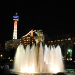 2007-12-16 17-30-32クリスマスの山下公園とマリンタワー<br>クリスマスの元町商店街の雰囲気に触れに