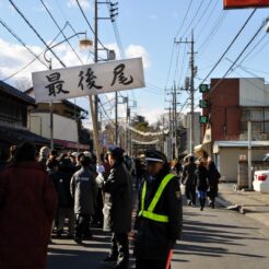 2008-01-01 13-30-40新年の初詣で混雑する鷲宮神社<br>鷲宮神社に初詣