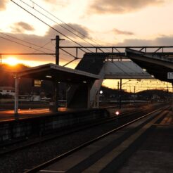 2008-02-10 16-51-26夕焼けの岩舟駅<br>岩舟山に登った