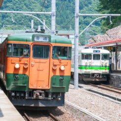 2008-08-03-11-33-54水上駅のホーム<br>水上から上野までEL（電気機関車）SL（蒸気機関車）の旅