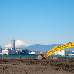 2008-12-07-09-53-16横浜市大黒からの富士山と建設現場<br>横浜火力発電所の個別見学