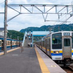 2009-09-13-14-27-18保田駅で行き違いをする内房線<br>外房線で鴨川を経由し内房線と東京湾フェリーを回った