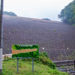 2009-09-12-14-50-45八ッ場ダム建設が進む川原湯温泉<br>八ッ場ダムに埋まる川原湯温泉や長野原草津口、万座・鹿沢口など吾妻線を辿る