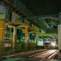 2010-05-15-22-08-39 高架化直前の地平の糀谷駅<br>京急蒲田駅付近連続立体交差事業で一晩で上り線を高架化した工事の記録