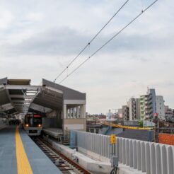 2010-05-16-06-33-03 糀谷駅 将来の下りホームを上りホームとして供用開始<br>京急蒲田駅付近連続立体交差事業で一晩で上り線を高架化した工事の記録