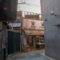 2011-02-27-16-07-27 横須賀中央のアンティークカフェ月印<br>横須賀中央を巡った