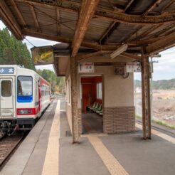 2011-05-07-16-35-59 東日本大震災の津波の影響を受けた地区の三陸鉄道 田老駅<br>東日本大震災で津波の影響を受けた場所を辿る