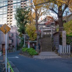 2011-12-10-15-46-00三田の神明坂の神明神社<br>麻布十番から東京タワー、浜松町までの散歩