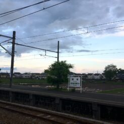 2012-05-04 18-01-46岩舟駅 ホーム<br>八高線と両毛線を辿る旅