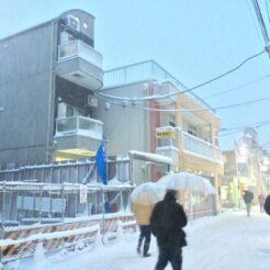 2014-02-08 17-20-34雑色 水門通り商店街 大雪<br>関東で大雪になった