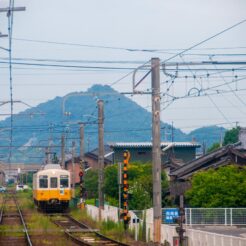 2014-07-19-16-55-52琴電 一宮付近の元京急車と六ッ目山<br>サンライズ瀬戸で高松に向かい、うどんタクシー、金比羅山、高松港と志度、岡山を巡った