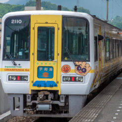 2015-07-05-11-51 内子駅 2000系アンパンマン列車<br>サンライズ瀬戸と特急で新居浜・松山・内子と八幡浜から伊予灘ものがたり、倉敷をめぐる旅