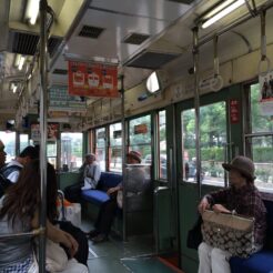 2015-07-05-11-05 松山 路面電車の車内<br>サンライズ瀬戸と特急で新居浜・松山・内子と八幡浜から伊予灘ものがたり、倉敷をめぐる旅