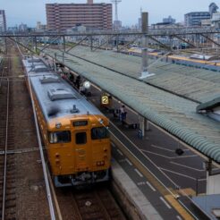 2015-07-05-18-09 松山駅のホームと伊予灘ものがたり<br>サンライズ瀬戸と特急で新居浜・松山・内子と八幡浜から伊予灘ものがたり、倉敷をめぐる旅