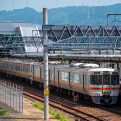 2015-07-26-10-04 清水駅にとまる東海道本線313系<br>大井川鐵道のSLとアプト式鉄道、袋井のご飯と清水・三保の松原と静岡鉄道で静岡をめぐる旅