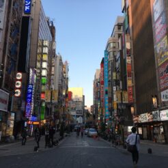 2016-06-11 04-50 新宿 早朝歌舞伎町<br>歌舞伎町でオールナイトの映画上映を見る