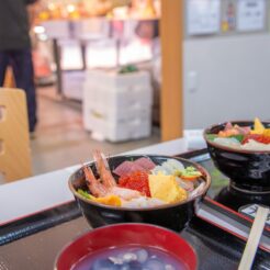 2017-08-13 14;16 五所川原 市場中食堂 やってまれ丼と市場の雰囲気<br>青森の弘前から五所川原でやってまれ丼、盛岡と宮古・浄土ヶ浜、田老と岩泉 龍泉洞を巡る旅