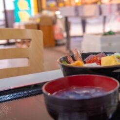 2017-08-13 14;16 五所川原 市場中食堂 市場で直接海鮮を乗っけてもらうやってまれ丼<br>青森の弘前から五所川原でやってまれ丼、盛岡と宮古・浄土ヶ浜、田老と岩泉 龍泉洞を巡る旅