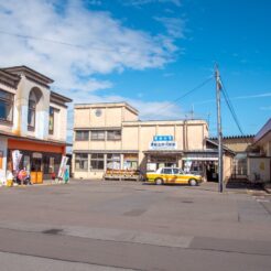 2017-08-13 14;45 五所川原駅 津軽鉄道の駅舎と本社<br>青森の弘前から五所川原でやってまれ丼、盛岡と宮古・浄土ヶ浜、田老と岩泉 龍泉洞を巡る旅