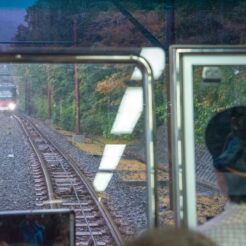 2017-10-29 14;25 強羅 ケーブルカーの行き違い<br>箱根登山鉄道やケーブルカー・ロープウェイで芦ノ湖に泊まり、箱根駒ヶ岳、海賊船で芦ノ湖、大涌谷を回った