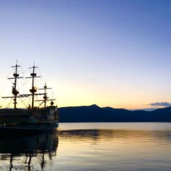 2019-01-14 17;03 箱根芦ノ湖 夕陽に照らされる海賊船<br>箱根から三島・沼津をドライブ