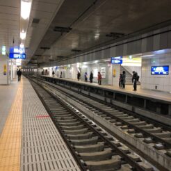 2019-03-03 15;46 産業道路駅 地下ホーム<br>川崎市・大師線の連続立体交差事業で地下化された産業道路駅（大師橋駅に改称予定）と発生した問題に対応中の様子