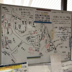 2019-04-29 13;16 川原湯温泉駅 駅舎内の手書き案内図<br>高崎駅からレンタカーで川原湯温泉・万座・志賀高原を通って上越妙高に泊まり、新潟柏崎から高崎に戻るドライブ