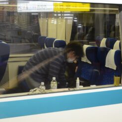 2020-10-24 02;45 東武日光駅 夜行列車で寝る支度をするCOTA<br>浅草から深夜出発の東武夜行列車「日光夜行号」とバスで紅葉の奥日光・戦場ヶ原を散策して日光を楽しむ