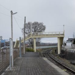 2021-12-26 16;06 糸田駅 ホームと跨線橋<br>クリスマスで盛り上がる福岡県博多・天神・中洲、平成筑豊鉄道や後藤寺線で田川後藤寺・田川伊田、日田彦山線で小倉を巡る旅