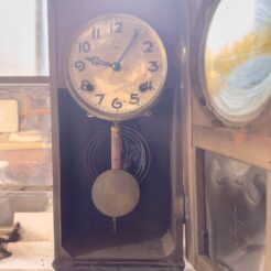 2023 08 27 13;47 花の家 居間で使っていた古い掛け時計
