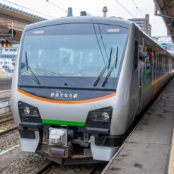 2011-07-16-11-11-44 青森駅に停車中のリゾートあすなろ<br>東日本大震災の復興支援切符「東日本パス」で青森から秋田を巡る