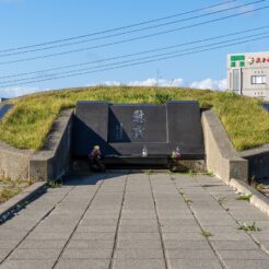 2024-09-29-14;39;46青森県東津軽郡外ヶ浜町三厩龍浜 青函トンネル工事殉職者慰霊碑<br>平川市の盛美園や弘前城の周辺を巡り、津軽線とわんタク（代行バス区間）で龍飛崎の青函トンネル記念館を巡る