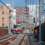 2010-05-16-06-14-22 工事箇所を通過する快特電車