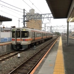 2018-06-10 16;26 豊川駅を発車するJR東海 飯田線