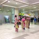 2012-03-24 12-07-02大宮駅 富山のちんどん屋さん