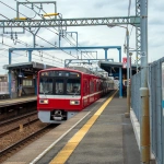 2016-10-30 11;20 六郷土手駅 通過する電車