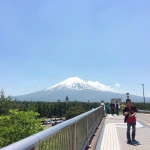 2014-06-01 12-14-17富士急ハイランドの歩道橋からの富士山