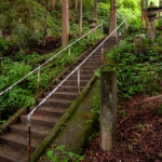 2008-06-21-13-56-47 川原湯温泉の神社への階段