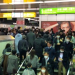 2020-02-25 18;17 渋谷駅 コロナ対策でマスクをつける人が急増